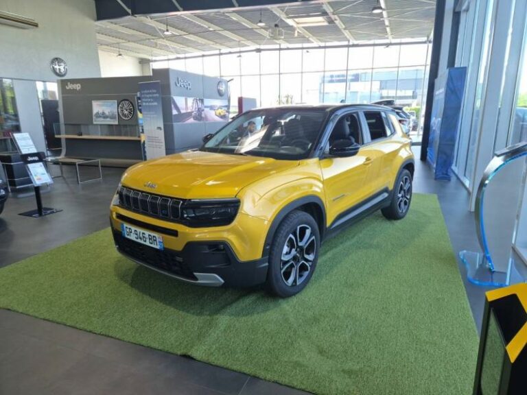 JEEP-Avenger Electrique 156ch 115kW Summit Sun Métallisé + toit Volcano-EVREUX-1